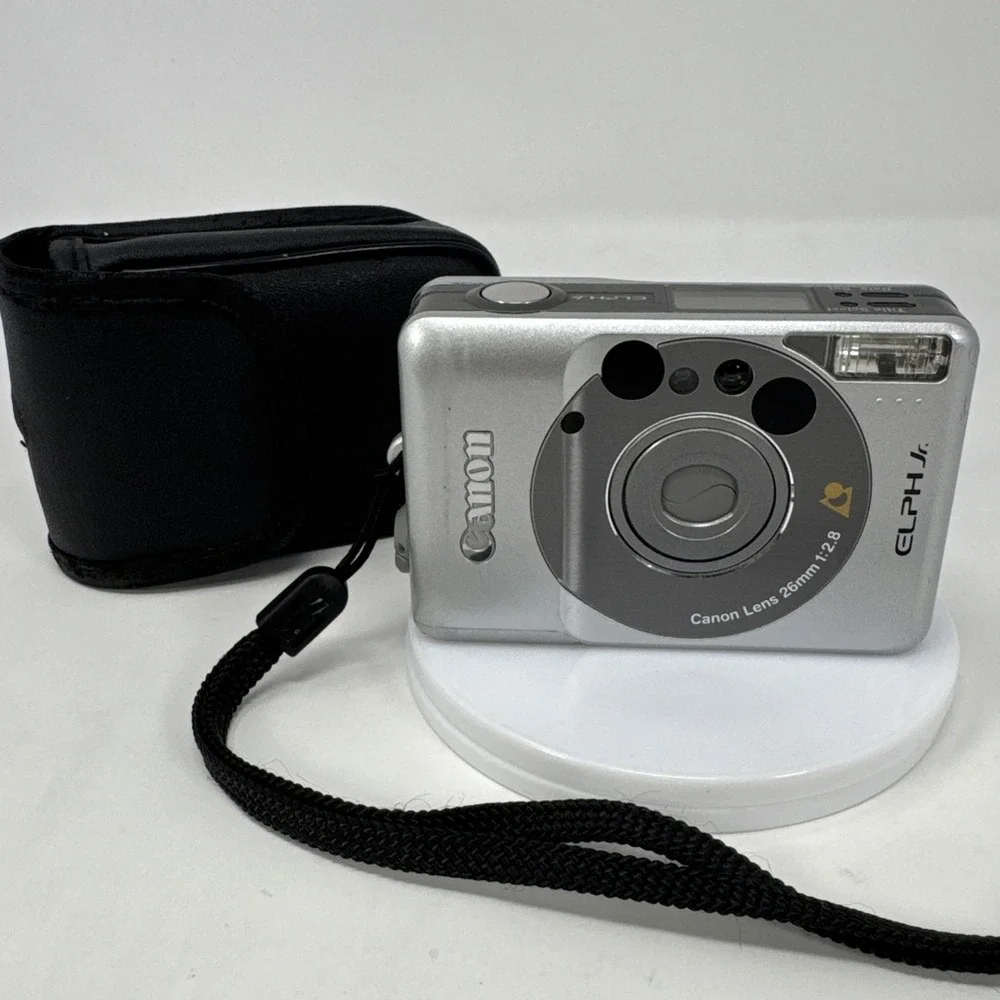CANON Elph Jr. APS Film Camera, 26mm‎ f2.8 Wide Angle Lens, Silver w/ Case WORKS